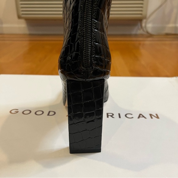 Good American Women’s Crocodile Patent Leather Ankle Booties Black GA244C-X Sz 7 - Picture 12 of 13